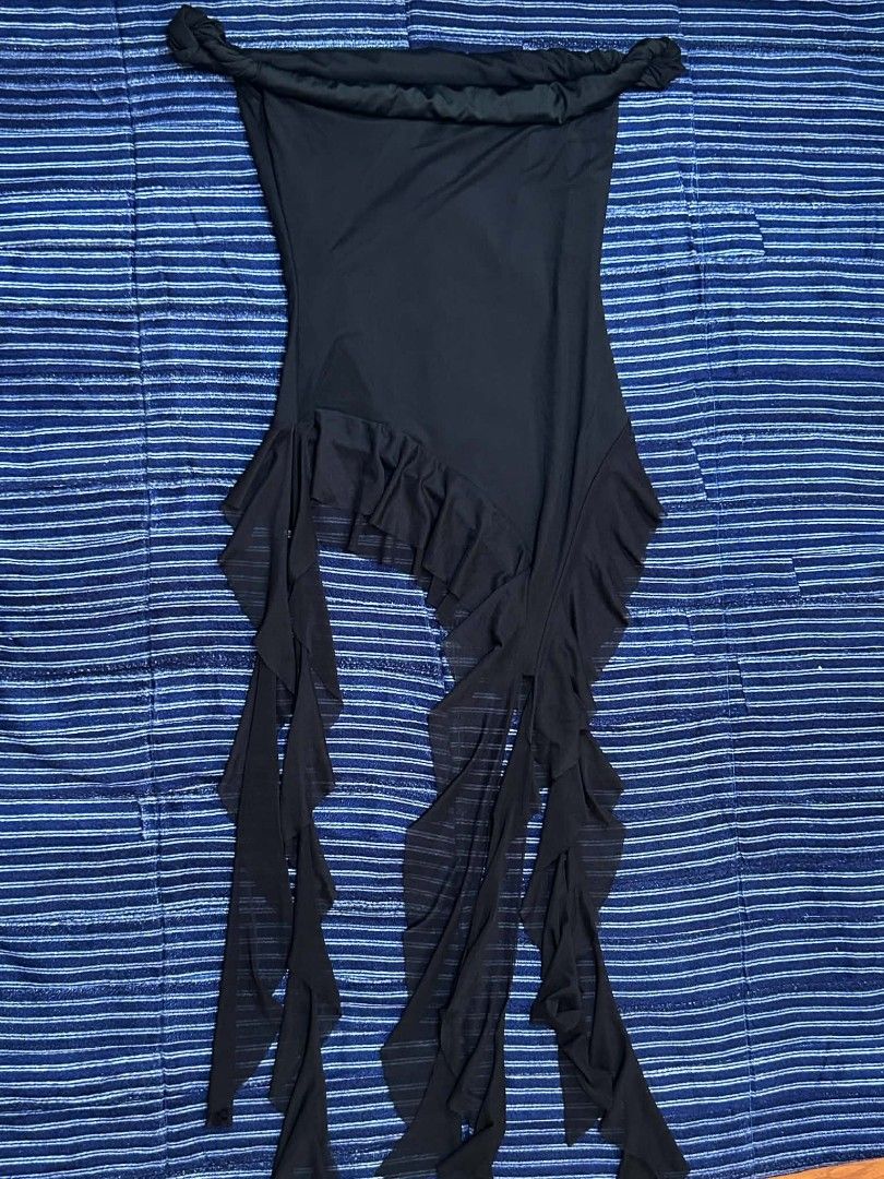 Black Off-Shoulder Ruffle Mesh Top (Category: Blouses) located in Manila. Submitted by viyyu (Listing ID 1459316313, Image 1). Description: •COLOR: black •SIZE: medium • used ONCE • thick fabric, stretchable, mesh ruffles no damage • RFS: decluttering • payment first! via gcash or gotyme • buyer will shoulder the sf .