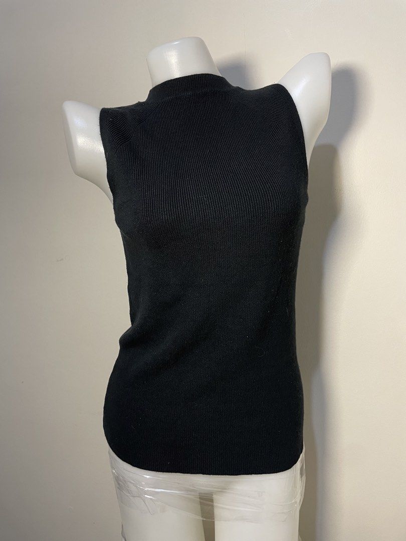 Black top (Category: Sleeveless) located in Santa Rosa. Submitted by thevintagesource.ph (Listing ID 1459317226, Image 1). Description: .