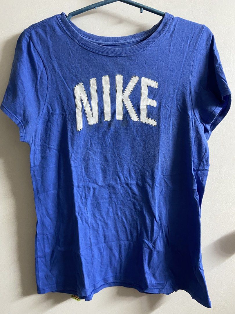 Blue Nike Tee LARGE (Category: Shirts) located in Manila. Submitted by antoniangella (Listing ID 1459411421, Image 1). Description: - Classic blue Nike t-shirt - White "NIKE" logo on chest - Made of 100% cotton - Ideal for casual outfits - Pairs well with jeans or shorts - Comfortable and versatile.
