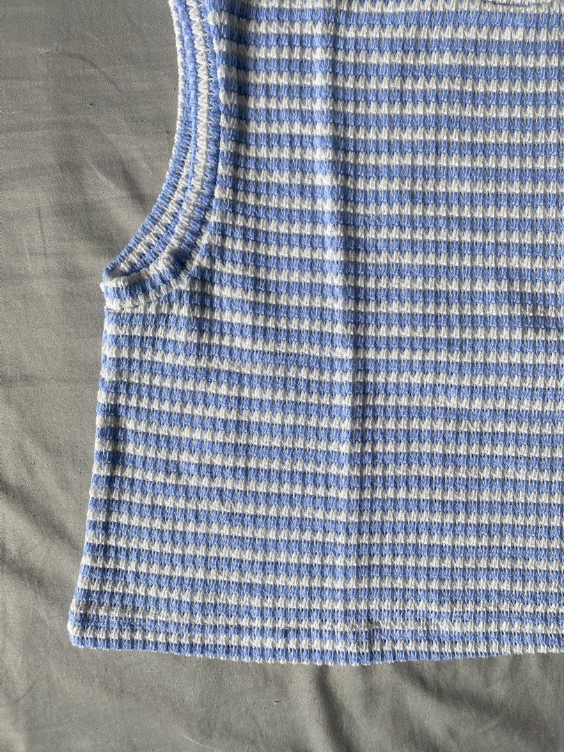 Blue Striped vest (Category: Sleeveless) located in Manila. Submitted by klnjjo (Listing ID 1459330812, Image 2). Description: used once lang Xs-s.