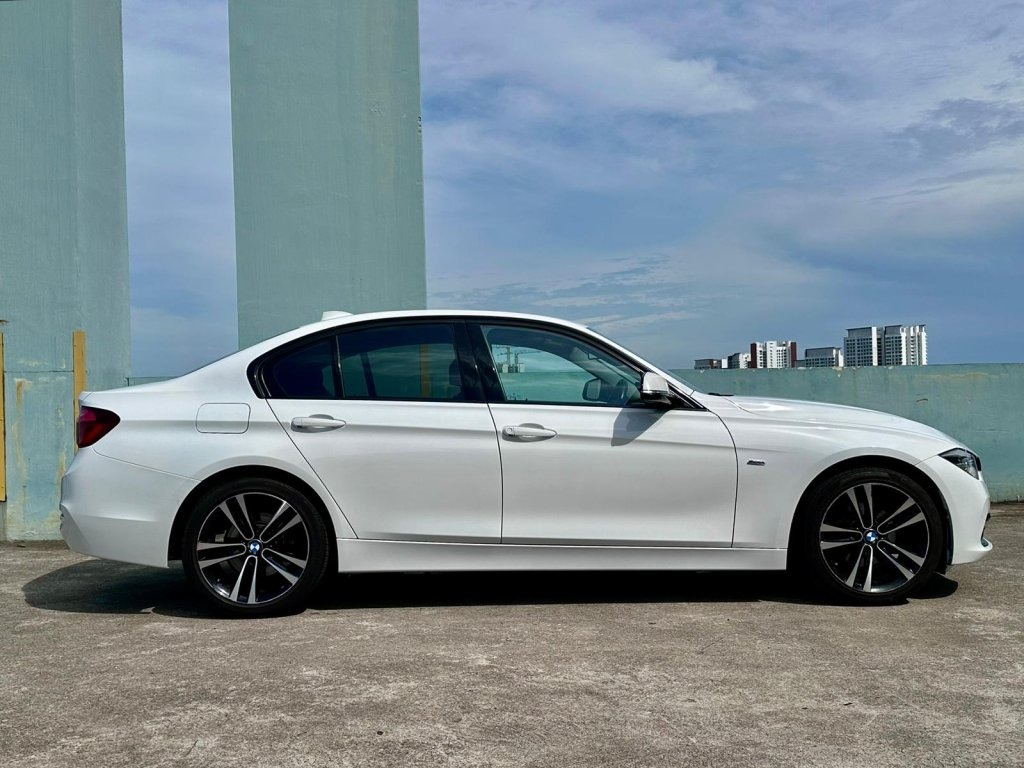 BMW 3 Series Sedan 320i Sport (A) (Category: Used Cars) located in Singapore. Submitted by m_macztech (Listing ID 1459361180, Image 3). Description: 🚨 Option to Renew 5 years or 10 years COE ➡️ Features Responsive 2.0L 4 cylinder inline TwinPower turbocharged engine mated with 8 speed Steptronic delivering 181bhp, 6 airbag, cruise control. ℹ️ Accessories Premium leather interior, electric seat, BMW iDrive system with Bluetooth, reverse camera, s