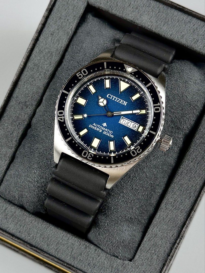 BNIB Citizen “Promaster - Blue” Automatic Diver NY0129-07L (Category: Men's Watches) located in Quezon City. Submitted by fluxcapacitorjp (Listing ID 1459422397, Image 3). Description: BNIB Citizen “Promaster - Blue” Automatic Diver NY0129-07L - Watch is brand but it came with a very tiny unnoticeable scratch on the bezel insert between 43 and 44 so will mark the rating as 9.9/ 10. - Complete set. - 41mm case diameter. - Hardened mineral crystal.