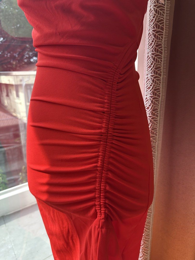 Bodycon Midi Dress (Category: Dresses) located in Manila. Submitted by liangeanph (Listing ID 1459385467, Image 3). Description: Fits xs-small body frame Adjustable strap.