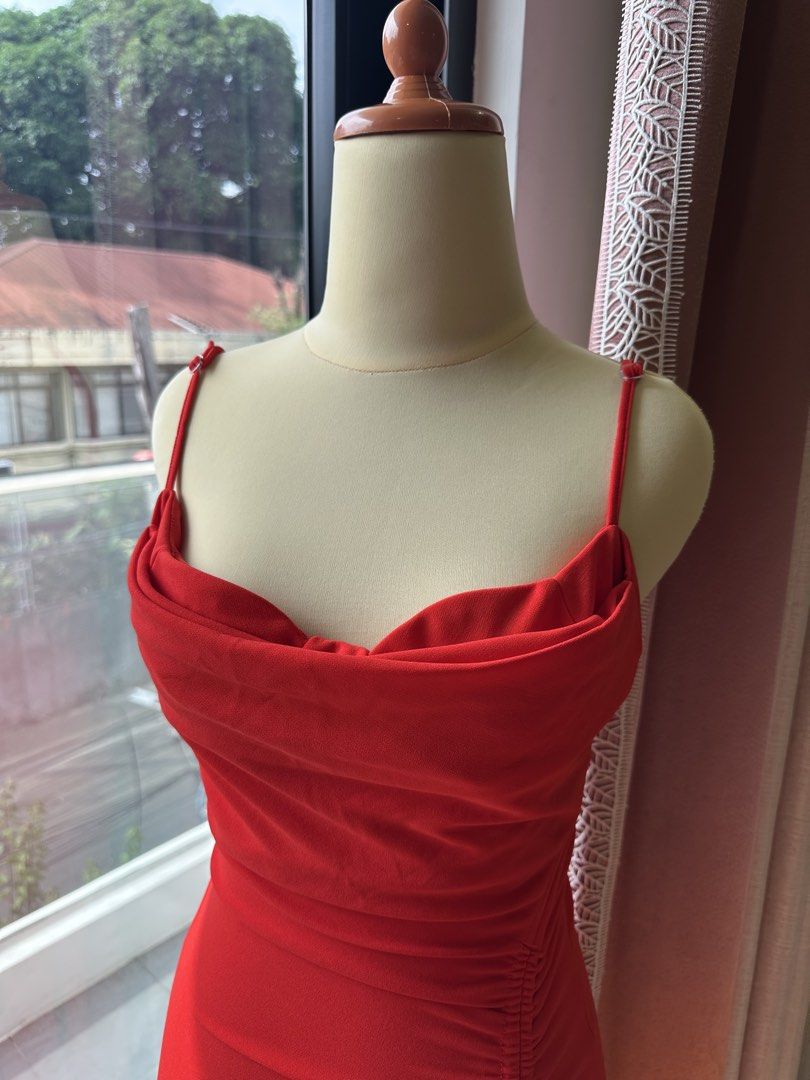 Bodycon Midi Dress (Category: Dresses) located in Manila. Submitted by liangeanph (Listing ID 1459385467, Image 2). Description: Fits xs-small body frame Adjustable strap.