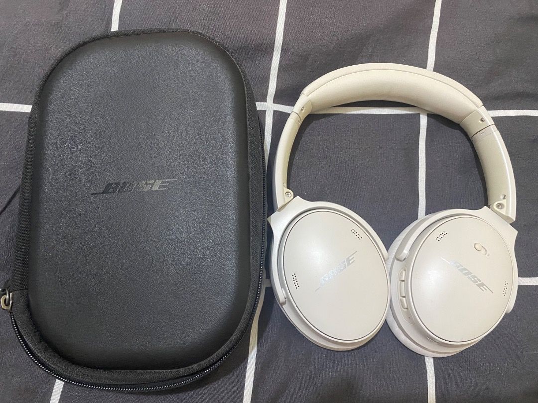 Bose QuietComfort 45 Headphone (Category: Headphones & Headsets) located in Cebu City. Submitted by algwaps14 (Listing ID 1459486958, Image 3). Description: - Bose QC45 Headphone - Includes original hard case and other accesories - 100% Original - Very good condition - Price still negotiable dor sure buyers.