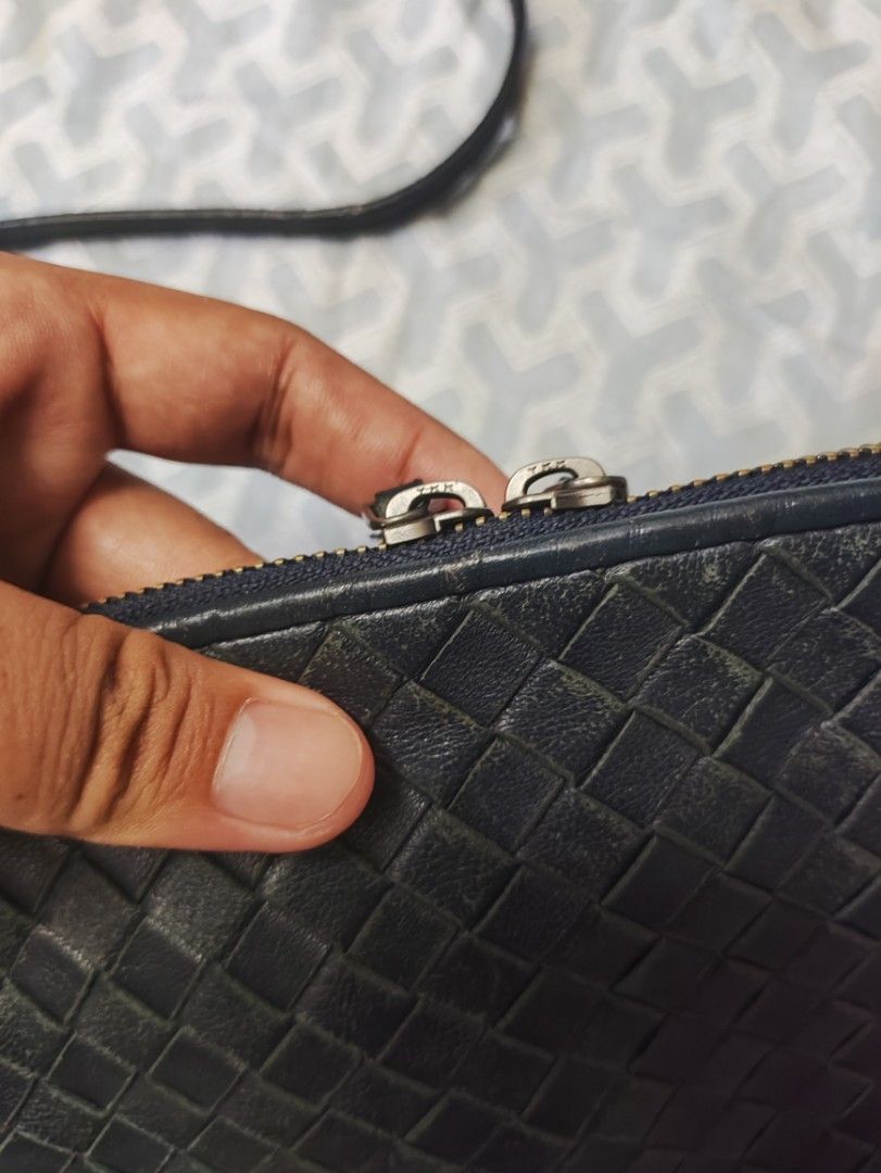 bottega sling (Category: Luxury Bags & Wallets) located in Bacoor. Submitted by silverdeer-ba35 (Listing ID 1459440571, Image 2). Description: forsale bottega®️ sling bags ykk zip Rank. AB sariwa pa sign of usage lang sa hndi maselan 3500 lang yours na baccor cavite location DM📩 sure buyer..tnxxx.