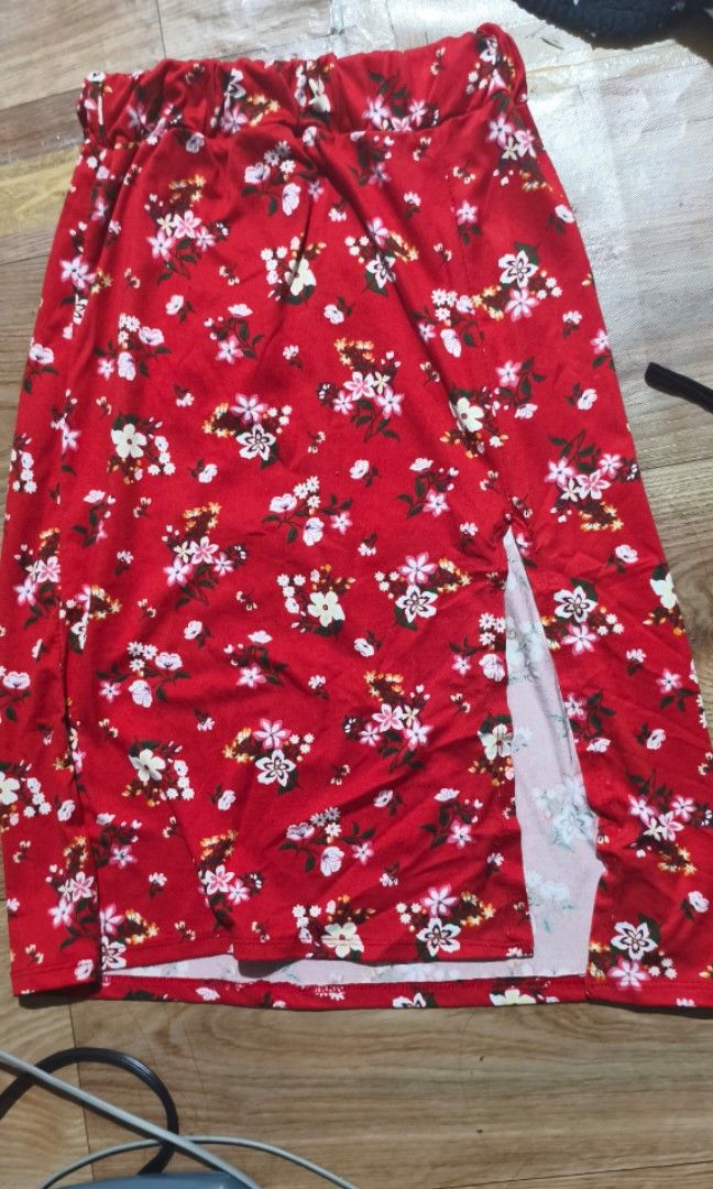 Bottom skirt (Category: Skirts) located in Bayombong. Submitted by blerrr_31 (Listing ID 1459350188, Image 1). Description: I bought it on last year and I don't use it anymore. It is above the knee skirt.