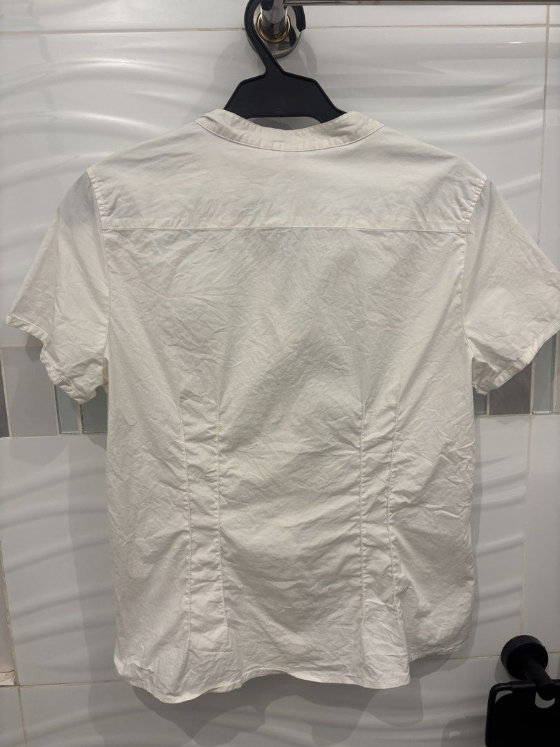 Espirit White Button Down Top (Category: Shirts) located in Quezon City. Submitted by jjccly (Listing ID 1459387833, Image 2). Description: fits s-m best no flaws/issues no ww/addtl pic reqs just needs some ironing mop: gcash/gotyme mod: lalamove/j&t (sf of buyer) loc: qc.