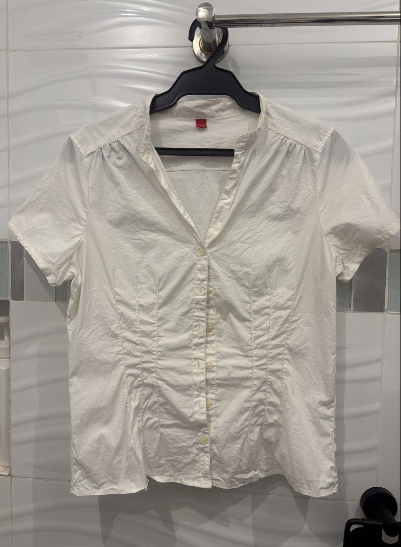 Espirit White Button Down Top (Category: Shirts) located in Quezon City. Submitted by jjccly (Listing ID 1459387833, Image 1). Description: fits s-m best no flaws/issues no ww/addtl pic reqs just needs some ironing mop: gcash/gotyme mod: lalamove/j&t (sf of buyer) loc: qc.