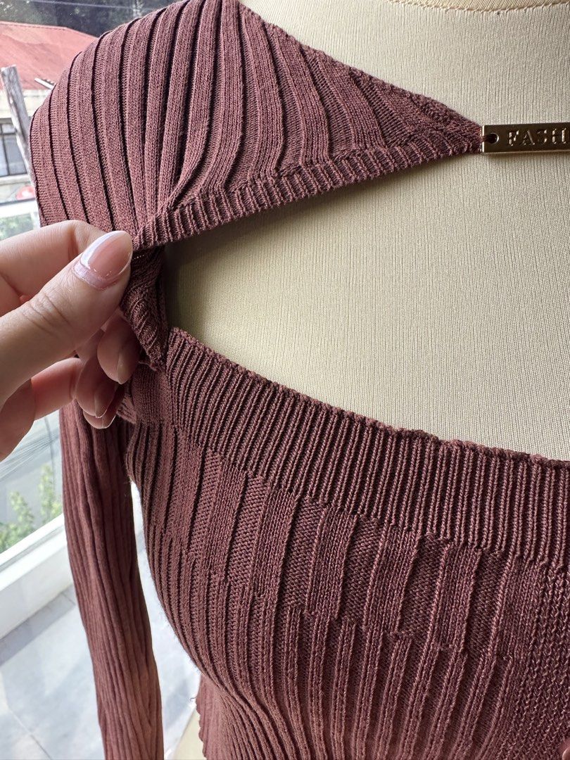 Brown Ribbed Cut-Out Cardigan (Category: Coats, Jackets and Outerwear) located in Manila. Submitted by liangeanph (Listing ID 1459378224, Image 2). Description: Freesize Ribbed material.