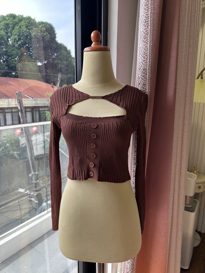 Brown Ribbed Cut-Out Cardigan (Category: Coats, Jackets and Outerwear) located in Manila. Submitted by liangeanph (Listing ID 1459378224, Image 1). Description: Freesize Ribbed material.