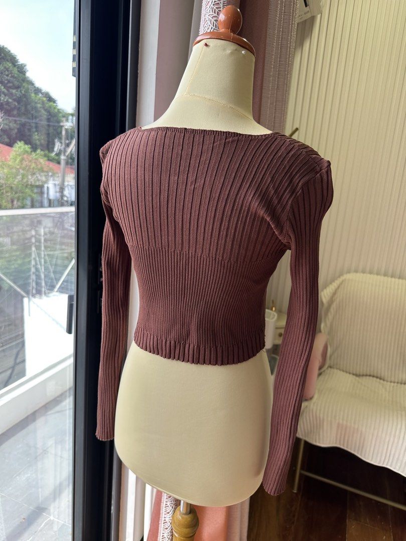 Brown Ribbed Cut-Out Cardigan (Category: Coats, Jackets and Outerwear) located in Manila. Submitted by liangeanph (Listing ID 1459378224, Image 3). Description: Freesize Ribbed material.