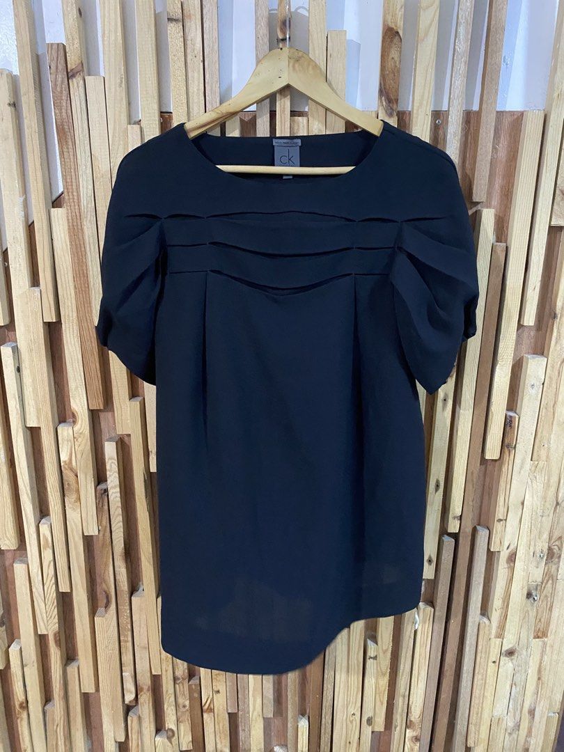Calvin Klein Black Pleated Puff Sleeve Top Size M (Category: Blouses) located in Angeles City. Submitted by calmrabbit.ae2127 (Listing ID 1459315621, Image 1). Description: - Black Calvin Klein top - Size: Medium (M) - Short puff sleeves - Pleated detail on the front - Fabric made in Japan - Perfect for dressing up or down.