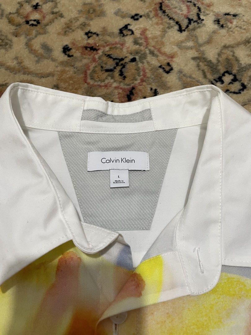 Calvin Klein Exploded Floral Print (Category: Formal Shirts) located in Angeles City. Submitted by utmostplug (Listing ID 1459396797, Image 2). Description: Size: L Width: 23” Length: 29.5” Excellent condition No flaws.
