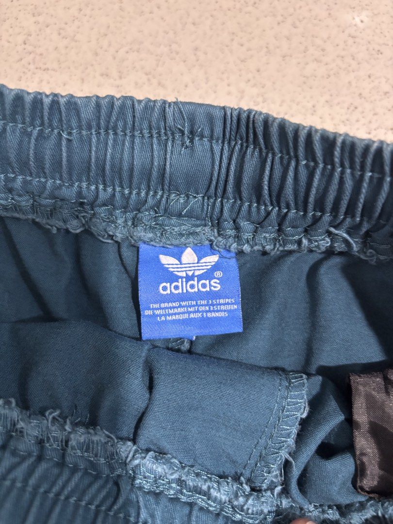 ADIDAS Cargo shorts (Category: Shorts) located in Cagayan de Oro. Submitted by thriftcgyph (Listing ID 1459330216, Image 3). Description: ADIDAS ₱40O ISSUE COLOE RATE: 7/10 XL ON TAG L: 20 W: 28.