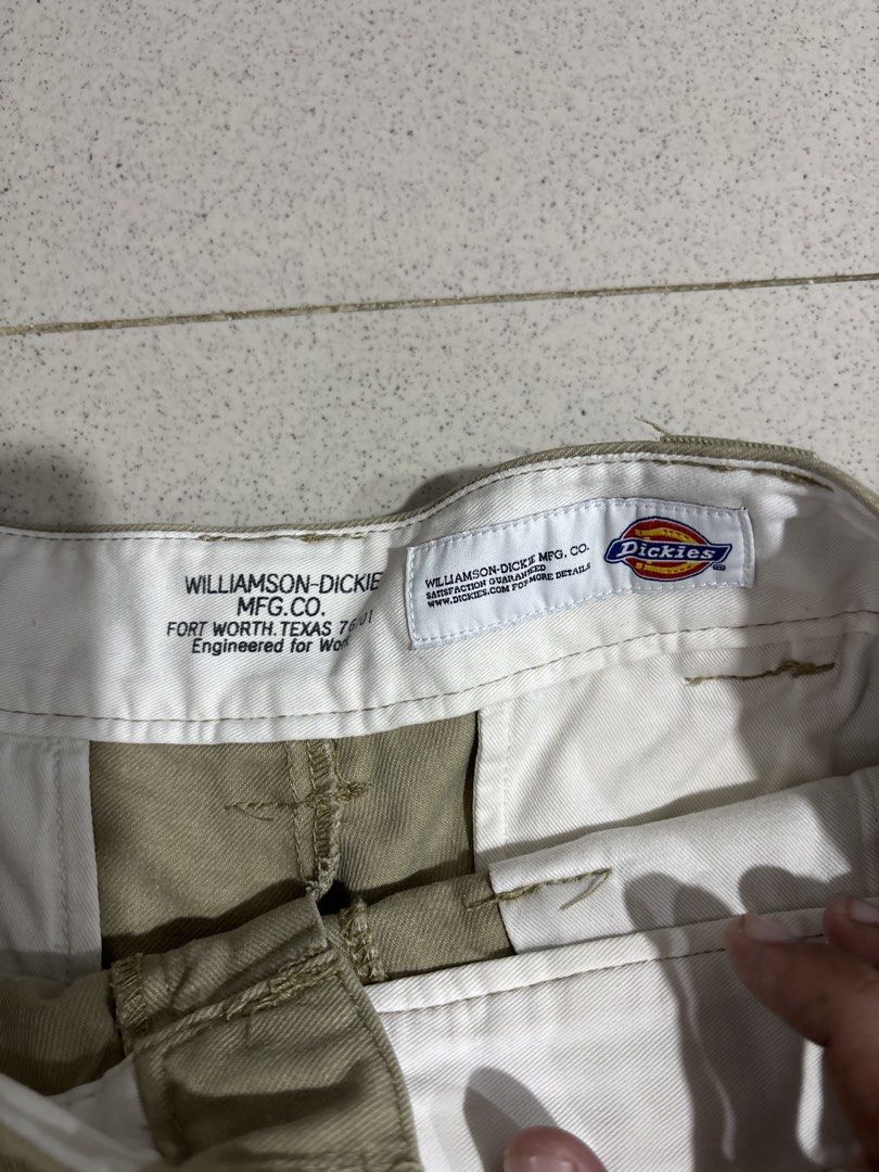 DICKIES shorts (Category: Shorts) located in Cagayan de Oro. Submitted by thriftcgyph (Listing ID 1459340304, Image 2). Description: DICKIES ₱700 NO ISSUE COLOE RATE: 10/10 NO SIZE ON TAG L: 26 W: 30.