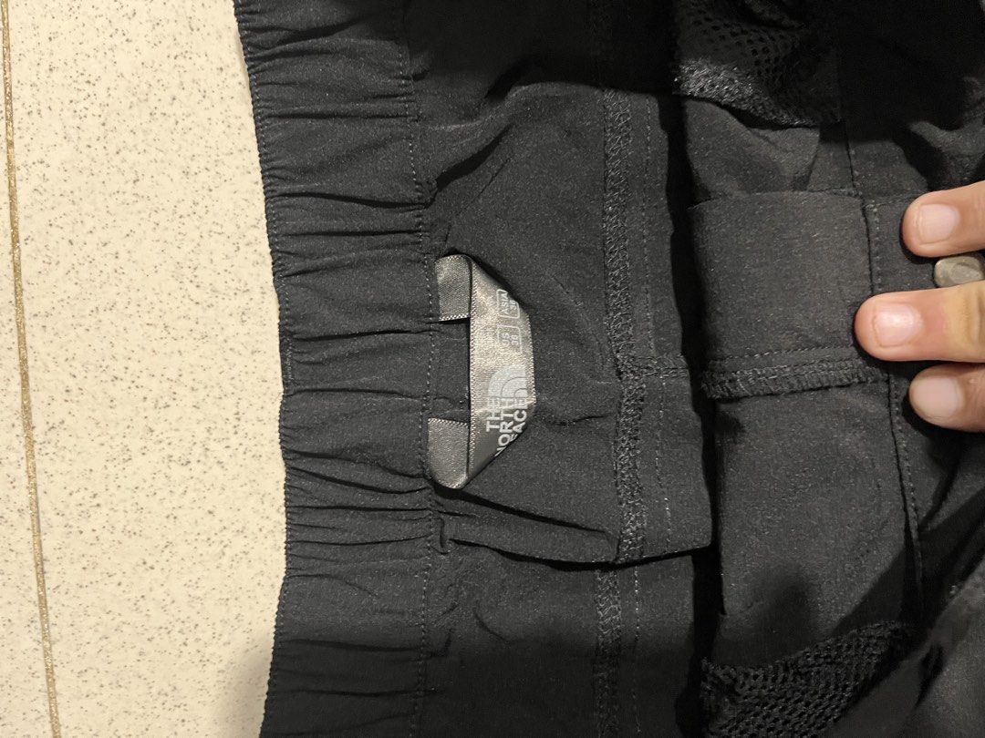 THE NORTH FACE Cargo shorts (Category: Shorts) located in Cagayan de Oro. Submitted by thriftcgyph (Listing ID 1459343369, Image 2). Description: THE NORTH FACE ₱600 NO ISSUE COLOE RATE: 10/10 NO SIZE ON TAG L: 24 W: 36.