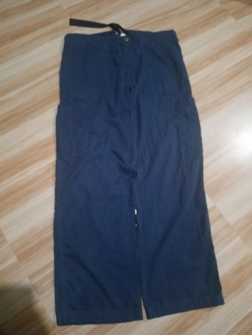 Carharrt cargo pant/scrub pants (Category: Activewear) located in Digos. Submitted by nitsk198719470 (Listing ID 1459488368, Image 3). Description: Carhart cargo pants/scrub waistline 36 Length 39.