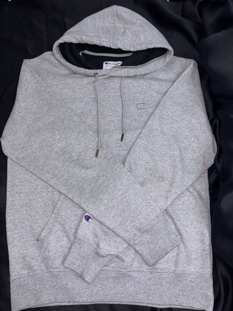 Champion Hoodie (Category: Coats, Jackets and Outerwear) located in Imus. Submitted by miles090489 (Listing ID 1459469076, Image 1). Description: .