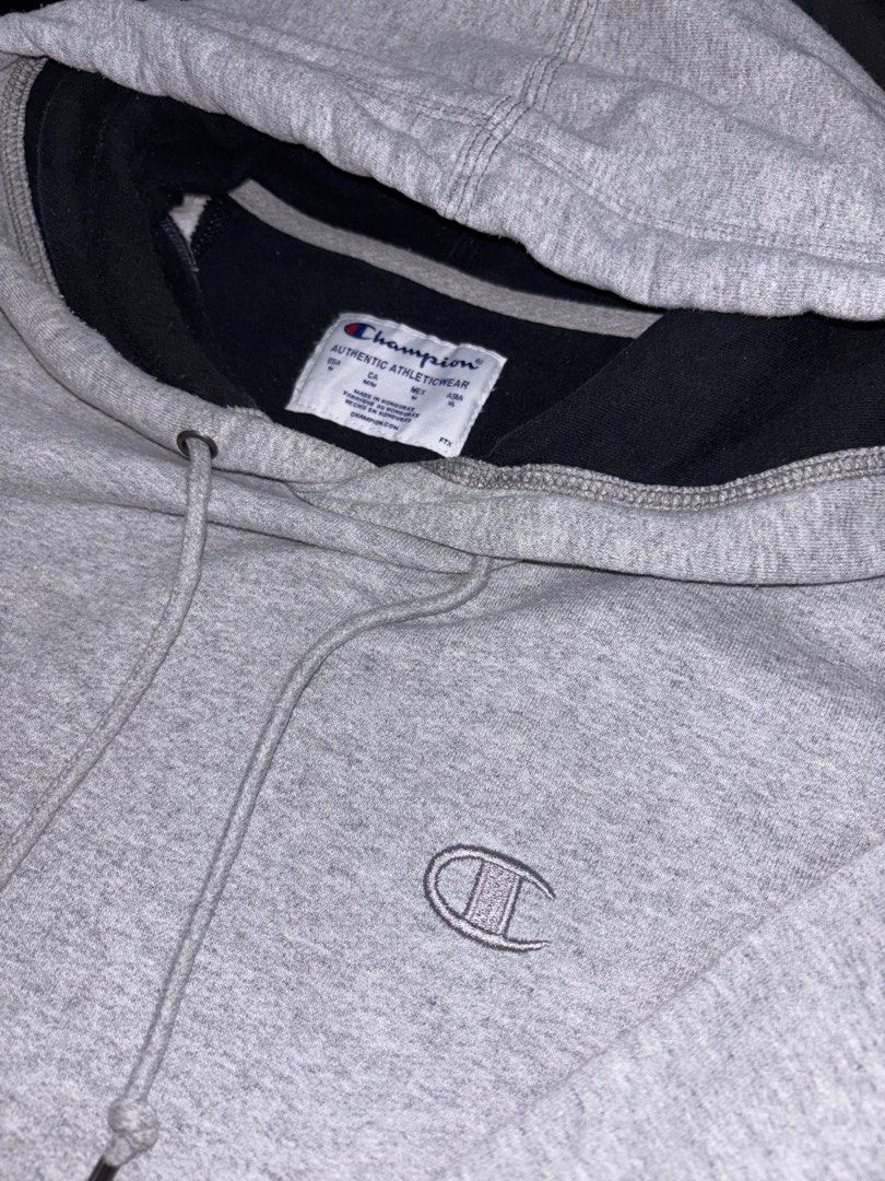 Champion Hoodie (Category: Coats, Jackets and Outerwear) located in Imus. Submitted by miles090489 (Listing ID 1459469076, Image 2). Description: .