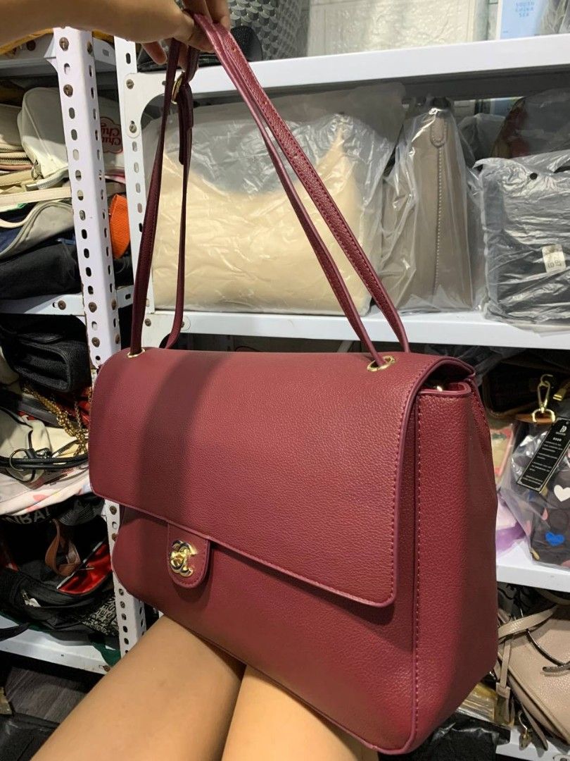 Chanel Maxi Flap (Category: Shoulder Bags) located in Valenzuela. Submitted by _prettysimplecollection (Listing ID 1459365737, Image 2). Description: .