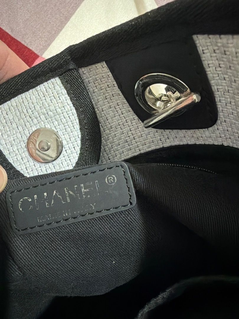 CHANEL Pre-Owned Deauville Raffia Medium tote bag (Category: Luxury Bags & Wallets) located in Cebu City. Submitted by labidabs1980 (Listing ID 1459307847, Image 1). Description: Made in France Composition Outer: Raffia 100%, COTTON/ STRAW 100%.