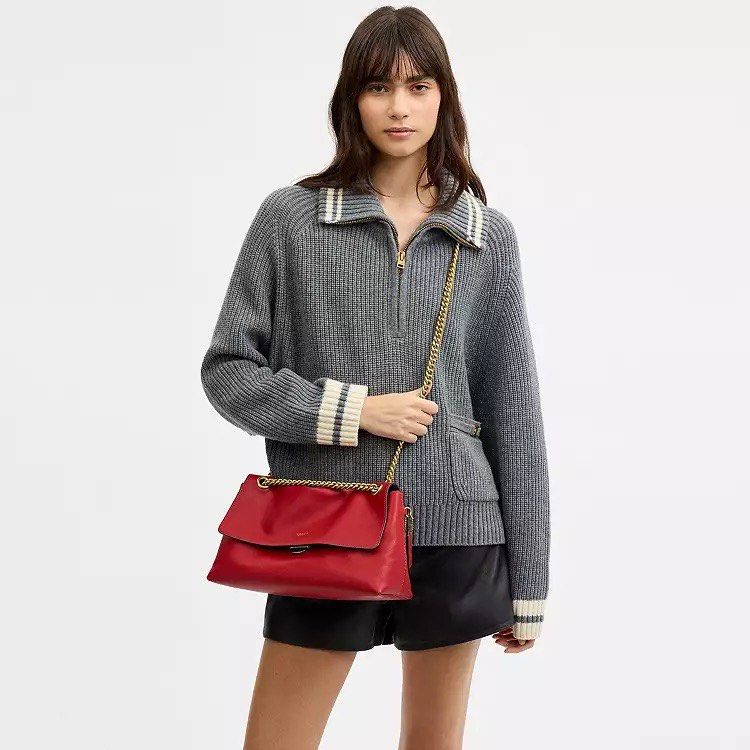 Chelsea 30 with Chain Strap (Category: Shoulder Bags) located in Manila. Submitted by the.real.love.elle (Listing ID 1459399817, Image 1). Description: Pre order 2-6 weeks Guaranteed authentic.