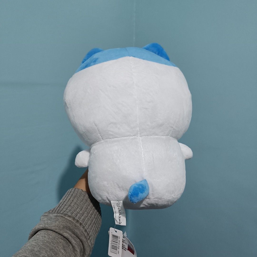 Chiikawa Hachiware (Category: Plushies & Soft Toys) located in Baguio. Submitted by baileybails (Listing ID 1459429778, Image 2). Description: - Super cute Chikawa plush toy - Features the popular cat character - Adorable blue ears and happy expression - Made with soft and cuddly material - Ideal for fans of the series - Great as a cute desk decoration - Comes with original tags attached.