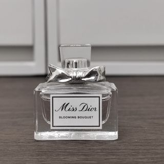 （分類：）位於 。 由 fragrance.faves 提交（商品編號 1459341998，圖片 1）。簡介： 。