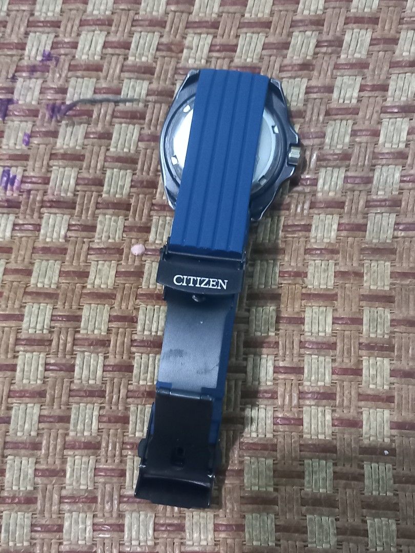 Citizen Automatic Dive Watch Blue Rubber Strap (Category: Men's Watches) located in Subic. Submitted by regiegabriel29 (Listing ID 1459383739, Image 3). Description: - Citizen Automatic 200m Watch - Blue Rubber Strap - Water Resistant - Day and Date Display - Rotating Bezel - Ideal for everyday wear or diving - Watch is functional and keeps time - Major signs of wear on bezel and case.