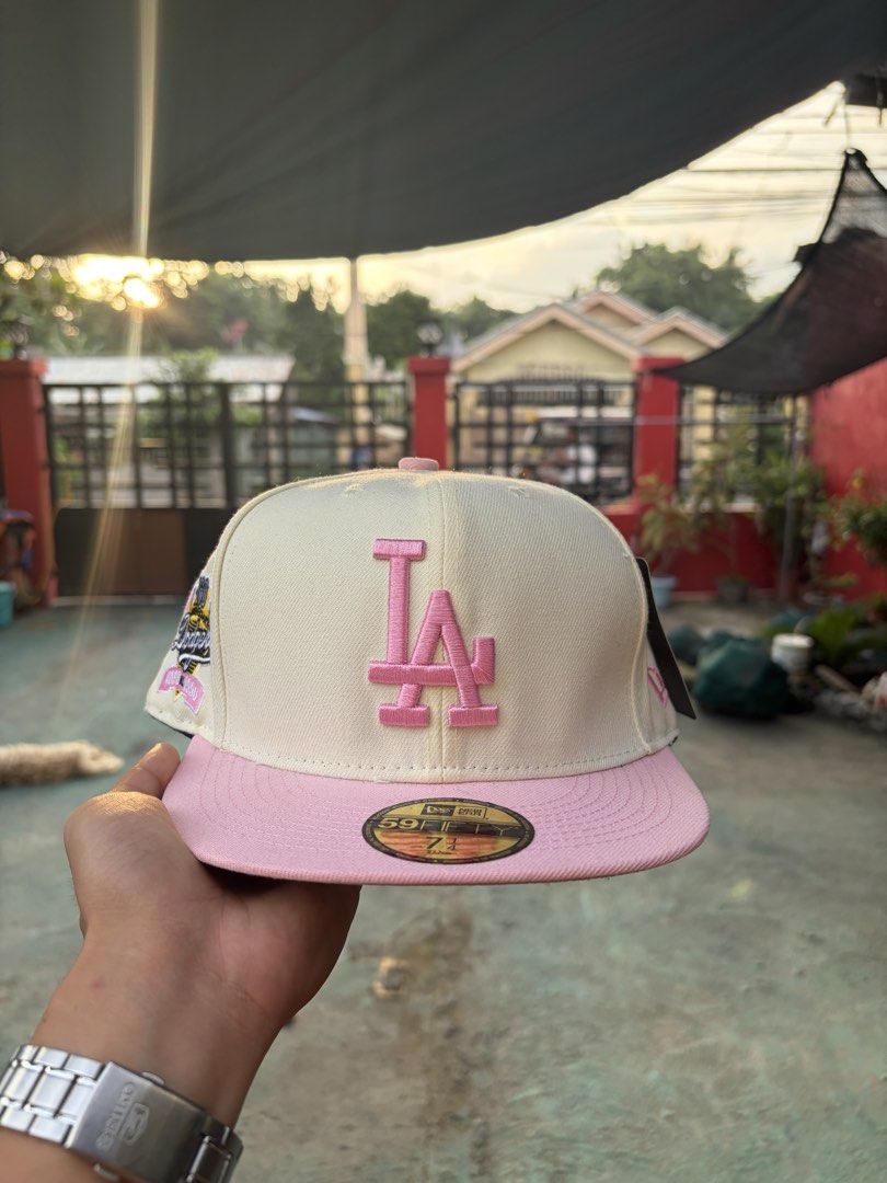 CLOSED CAPS (Category: Caps & Hats) located in Iriga City. Submitted by shoinkzz (Listing ID 1459449946, Image 3). Description: 550 each with nfl paper bag Brand new DM FOR DETAILS.