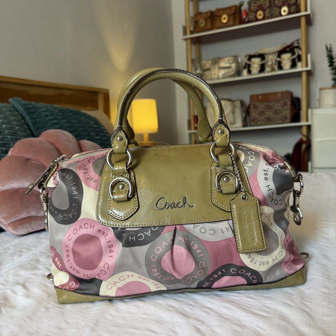 Coach Ashley Op Art (Category: Luxury Bags & Wallets) located in Naga. Submitted by fynds.fynds (Listing ID 1459382223, Image 1). Description: can be worn as top handle or shoulder minimal signs of use.