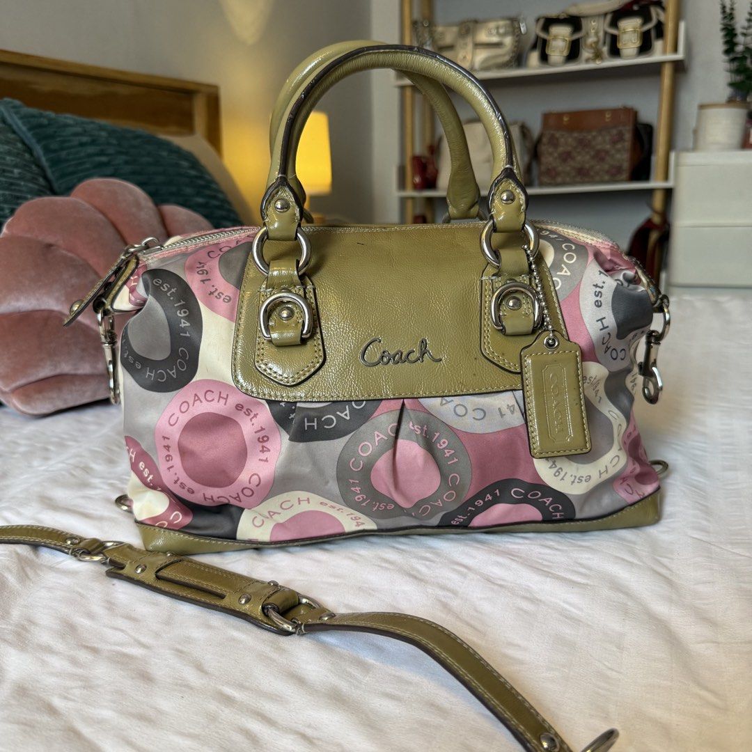 Coach Ashley Op Art (Category: Luxury Bags & Wallets) located in Naga. Submitted by fynds.fynds (Listing ID 1459382223, Image 2). Description: can be worn as top handle or shoulder minimal signs of use.
