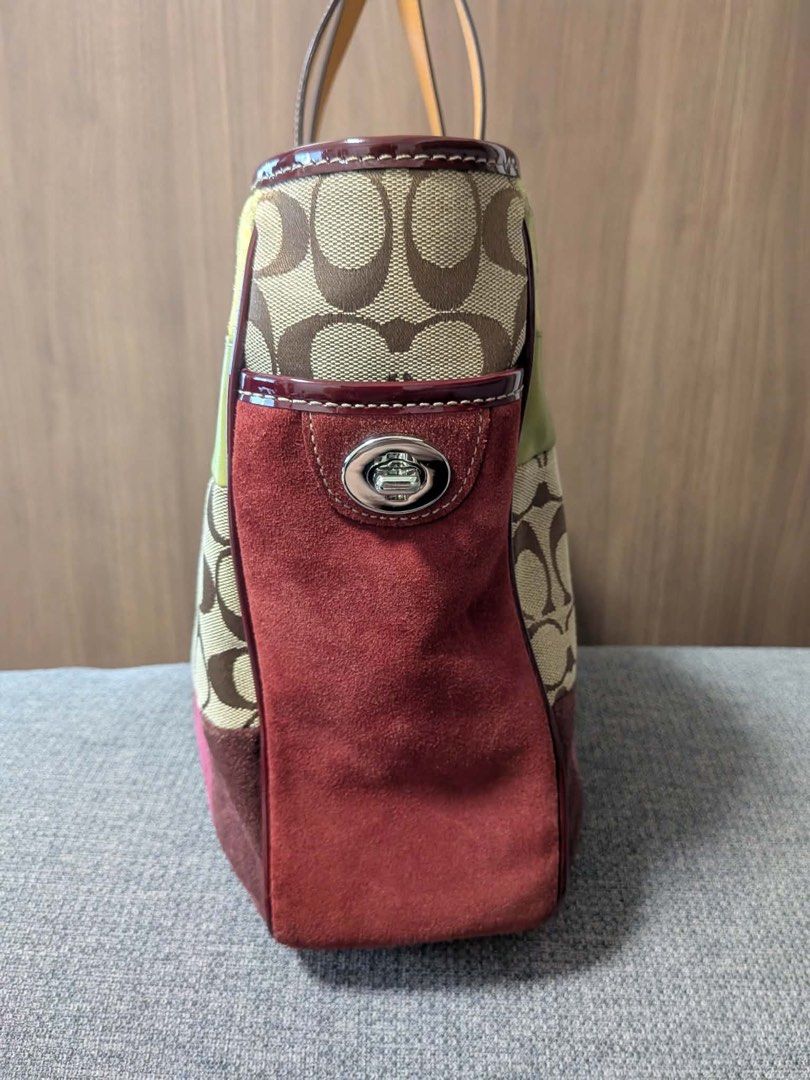 Coach Patchwork Tote Bag (Category: Shoulder Bags) located in Makati City. Submitted by aurevelle.vintage (Listing ID 1459422972, Image 3). Description: [𝙍𝘼𝙍𝙀] ⋆.𐙚 ̊ Coach Patchwork Tote Bag ⟡ very rare to find! ⟡ 𝙀𝙏𝘼: last week of September ⟡ 𝙎𝙞𝙯𝙚: medium - semi large ⟡ 𝙋𝙧𝙤𝙙𝙪𝙘𝙩 𝘾𝙤𝙣𝙙𝙞𝙩𝙞𝙤𝙣 𝙍𝙖𝙣𝙠: S ⟡ 𝙄𝙨𝙨𝙪𝙚/𝙨: minimal signs of usage ⟡ 𝙊𝙥𝙚𝙣 𝙁𝙤𝙧 𝙇𝙖𝙮𝙖𝙬𝙖𝙮: 30% DP required & 4 weeks to pay remaining bal