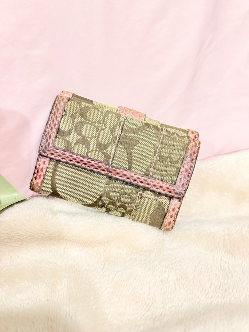 SALE‼️‼️Coach Soho Patchwork Short Wallet (Category: Purses & Pouches) located in San Francisco. Submitted by chicpickcloset_ (Listing ID 1459424879, Image 2). Description: OPEN FOR LAYAWAY (30% dp then maximum layaway for 2 weeks) Rare Vintage Y2K Coach Soho Signature Patchwork Buckle Wallet 🎀 Pink Snakeskin Trim PLEASE READ!! 🌸 Condition: • Excellent pre-owned vintage condition. • The interior is clean, and the structural integrity of the can