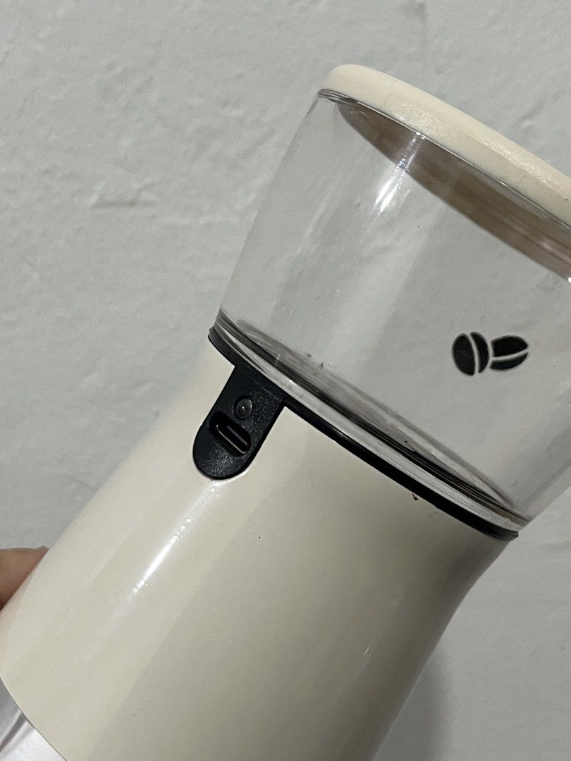 Coffee Grinder (Category: Coffee Machines & Makers) located in Lapu Lapu. Submitted by melrecommends (Listing ID 1459479846, Image 2). Description: Brand: Simplus Bought this in 🍊app for 700+ Type-C usb Charger needed No Charger included RFS: Decluttering.