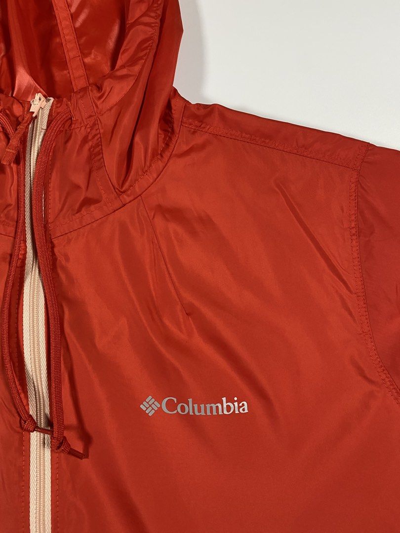 Columbia Flash Forward Hooded Windbreaker Jacket Womens (Large) (Category: Activewear) located in Porac. Submitted by pepasoutdooressentials (Listing ID 1459408633, Image 3). Description: Columbia Flash Forward Hooded Windbreaker Jacket Womens (Large) - Omni-Shield™ repels moisture and resists stains by preventing liquids from absorbing into fast-drying yarns, so you stay clean and dry in damp, messy conditions - Resists gusts using a wind-resist