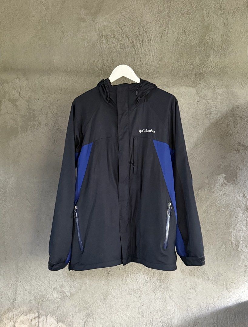 Columbia Omni Heat Jacket (Category: Coats, Jackets and Outerwear) located in Koronadal. Submitted by d.moonlight (Listing ID 1459303875, Image 1). Description: Condition - 9.5/10 | Color Rate - 9.5/10 Dimension - Width 24 | Length 29 Issue - None.