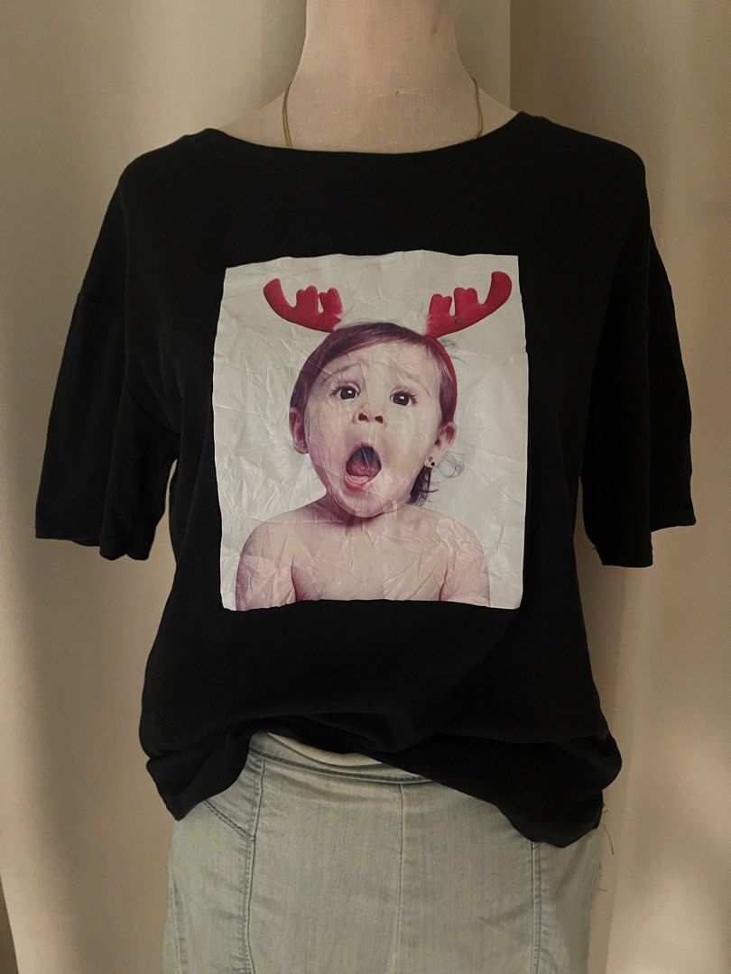 cotton knit cute baby (Category: Shirts) located in Cainta. Submitted by zlove111 (Listing ID 1459304151, Image 2). Description: - Black t-shirt - Features a funny graphic of a baby wearing reindeer antlers on the front - Short sleeves - Crew neck - quirky, casual outfit med -xl .