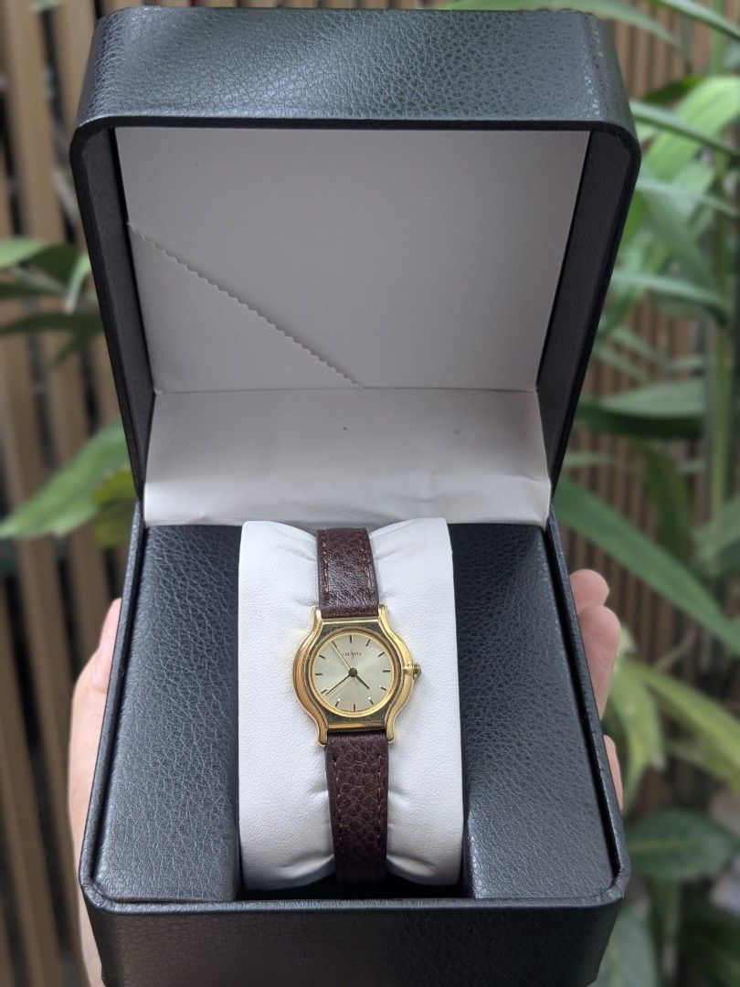 Cresta Paris Classic Brown Leather Watch (Category: Women's Watches) located in Quezon City. Submitted by nnncorner (Listing ID 1459336143, Image 1). Description: Vintage Cresta Paris Classic Brown Dress Watch 25 cents dial size Fits 15-18 cm wrist only No scratches or hairlines on glass face Smooth na smooth No peelings on leather Auth France Genuine Leather In very presentable condition 100% original 100% working condition It comes with a repla