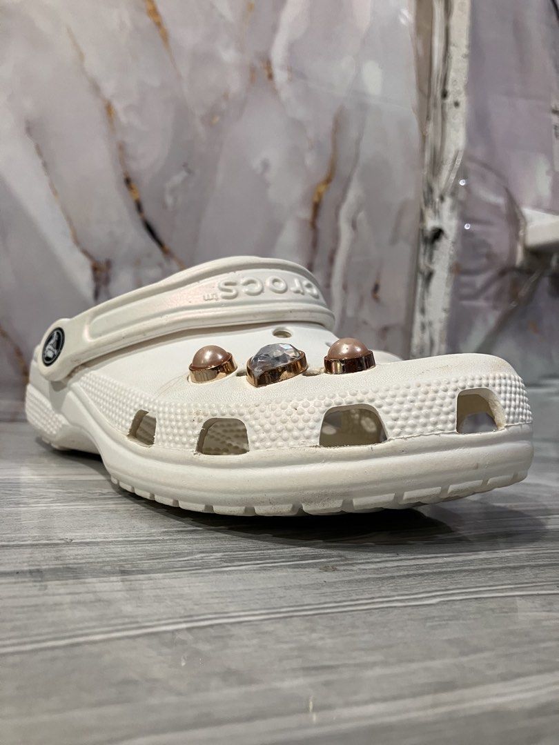 CROCS CLASSIC CLOGS SIZE 4 MEN 6 WOMEN (Category: Sandals) located in General Mariano Alvarez. Submitted by adonid (Listing ID 1459337674, Image 2). Description: CROCS CLASSIC CLOGS ORIGINAL CROCS CLASSIC CLOGS GOOD CONDITION NORMAL SIGN OF USAGE ONLY SIZE 4MEN 6WOMEN.