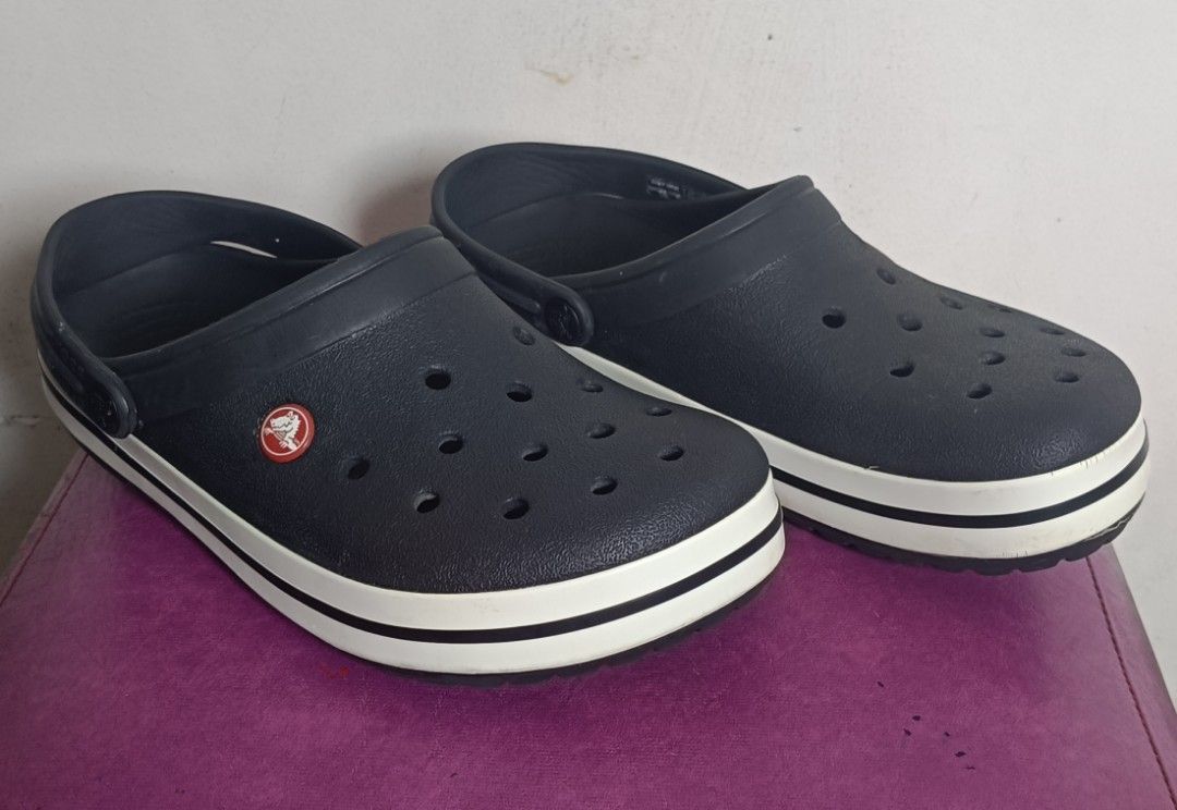 Crocs Crocband Clogs (Category: Shoe inserts & accessories) located in Davao. Submitted by roxy0404 (Listing ID 1459449665, Image 2). Description: ukay source signs of use size M7 /W 9 insole 24 cm.
