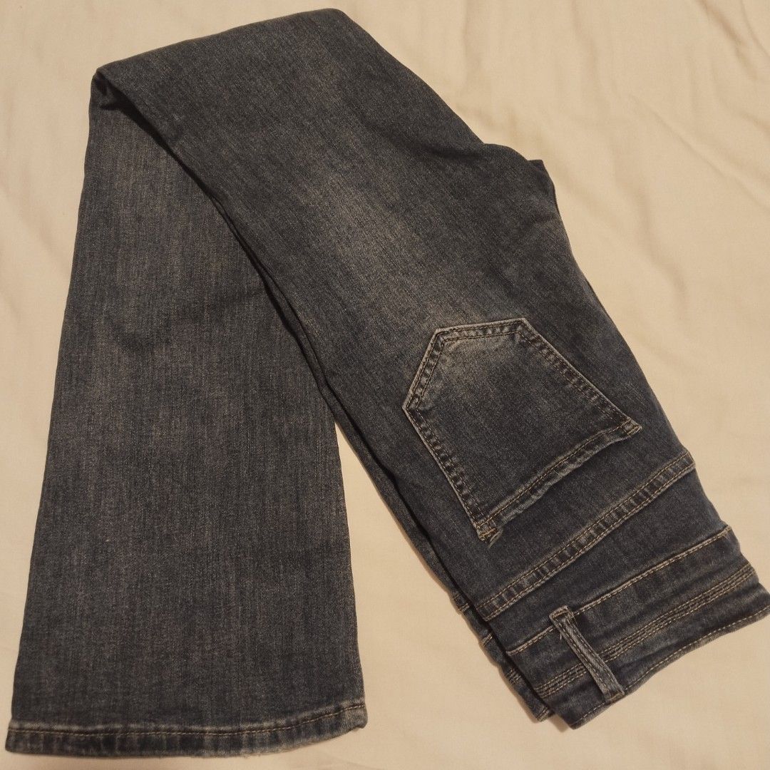 Dark Blue Denim Jeans S27 L42 (Category: Jeans) located in Manila. Submitted by jul.mca (Listing ID 1459360628, Image 2). Description: - Dark blue Flared-cut High-waist jeans - Can fit S26-28 Stretchable waist - Slightly faded wash for a vintage look - Ideal for tall girlies.