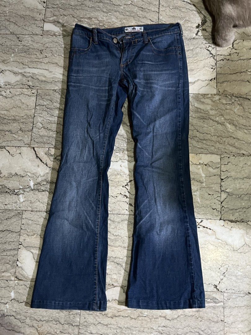 Dark blue Flare Jeans (Category: Jeans) located in Manila. Submitted by y18006 (Listing ID 1459380722, Image 1). Description: Size 28-30 - Classic blue flare jeans / bootcut - Comfortable fit - Stylish flare at the bottom .