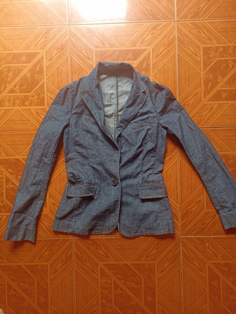 Dark Denim Blazer (Category: Others Tops) located in Mandaue City. Submitted by truepenguin.71709f (Listing ID 1459311331, Image 1). Description: -Very Structured -Very Comfortable - Very CHIC.