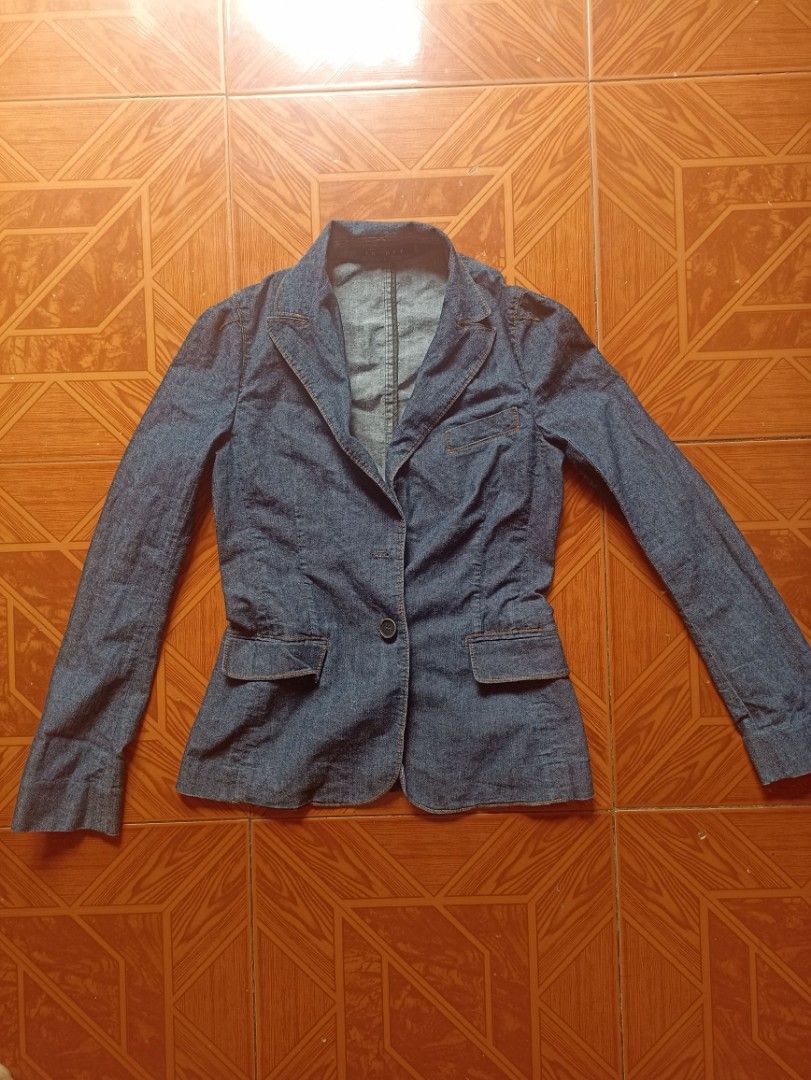 Dark Denim Blazer (Category: Others Tops) located in Mandaue City. Submitted by truepenguin.71709f (Listing ID 1459311331, Image 2). Description: -Very Structured -Very Comfortable - Very CHIC.