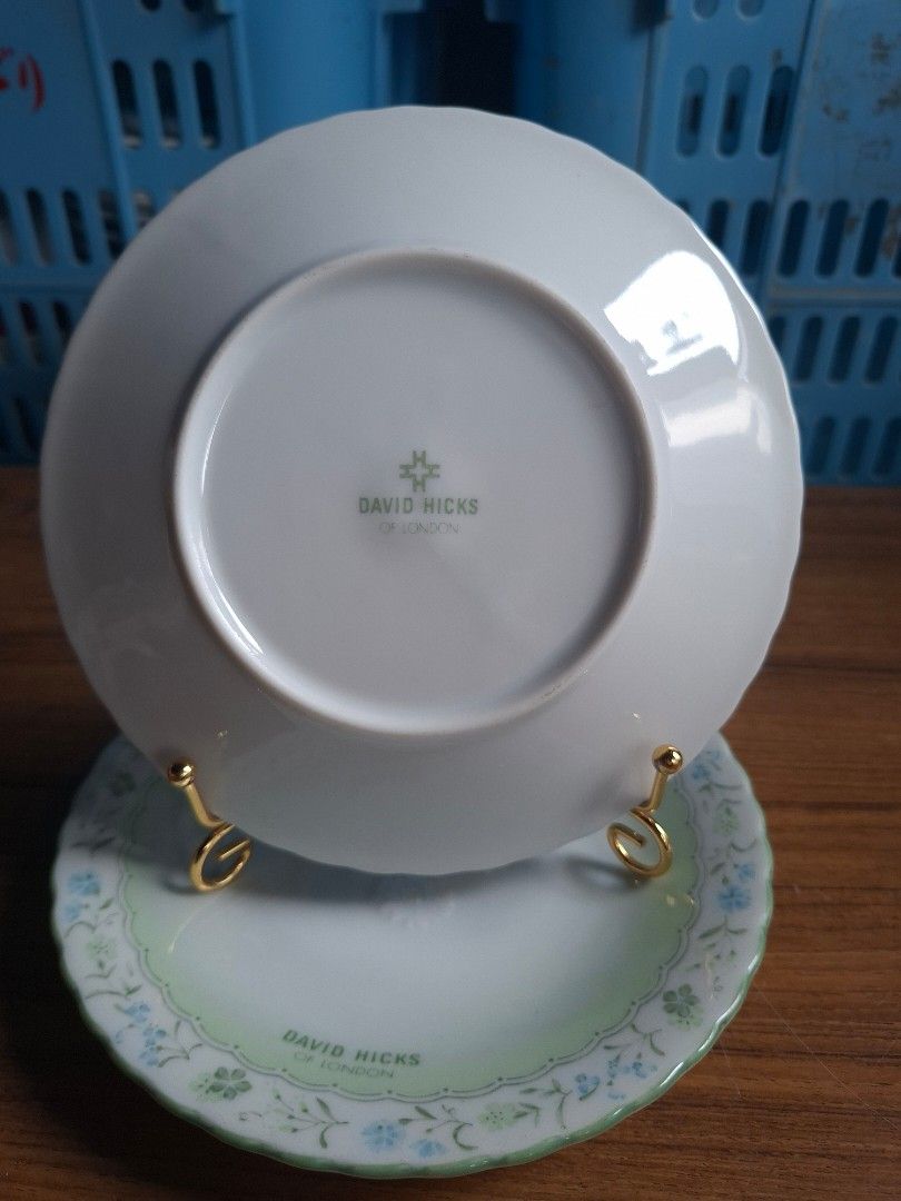 David Hicks (London) Cake Plate (Category: Other Kitchenware & Tableware) located in Consolacion. Submitted by luxekerei (Listing ID 1459465499, Image 2). Description: .