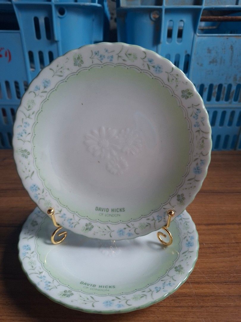 David Hicks (London) Cake Plate (Category: Other Kitchenware & Tableware) located in Consolacion. Submitted by luxekerei (Listing ID 1459465499, Image 1). Description: .