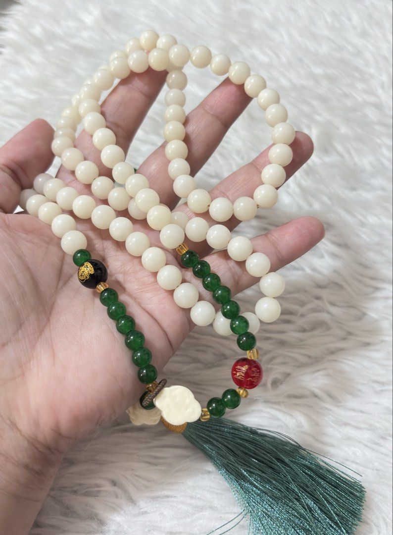 Decorative Beaded Cellphone Lanyard (Category: Handmade Craft) located in Paranaque City. Submitted by dalle_closet (Listing ID 1459365368, Image 2). Description: cellphone lanyard.