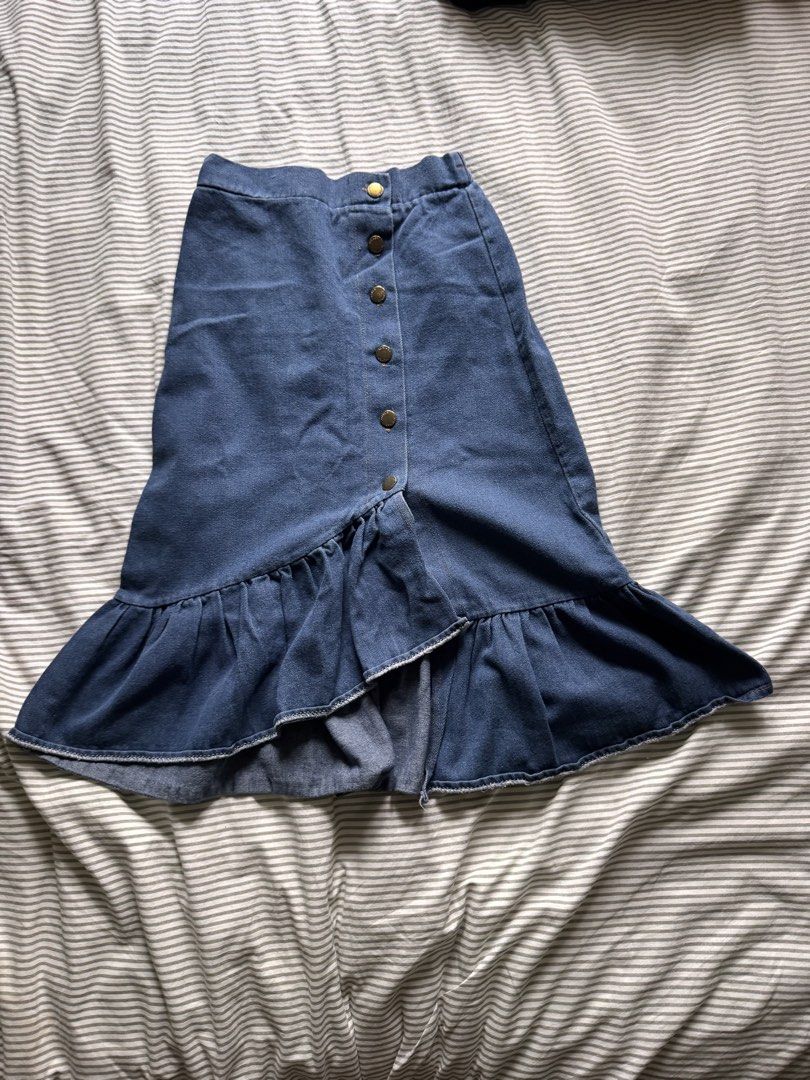 Denim Ruffle Skirt (Category: Skirts) located in Quezon City. Submitted by lynylynn (Listing ID 1459434969, Image 2). Description: .